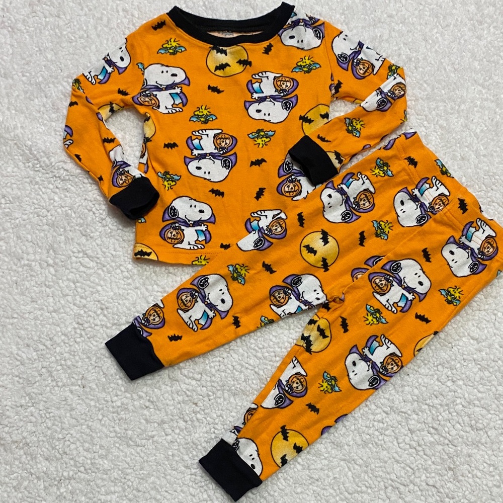 peanuts snoopy 2 pc pajamas size 2T boys or girls unisex  Halloween toddler  ¥